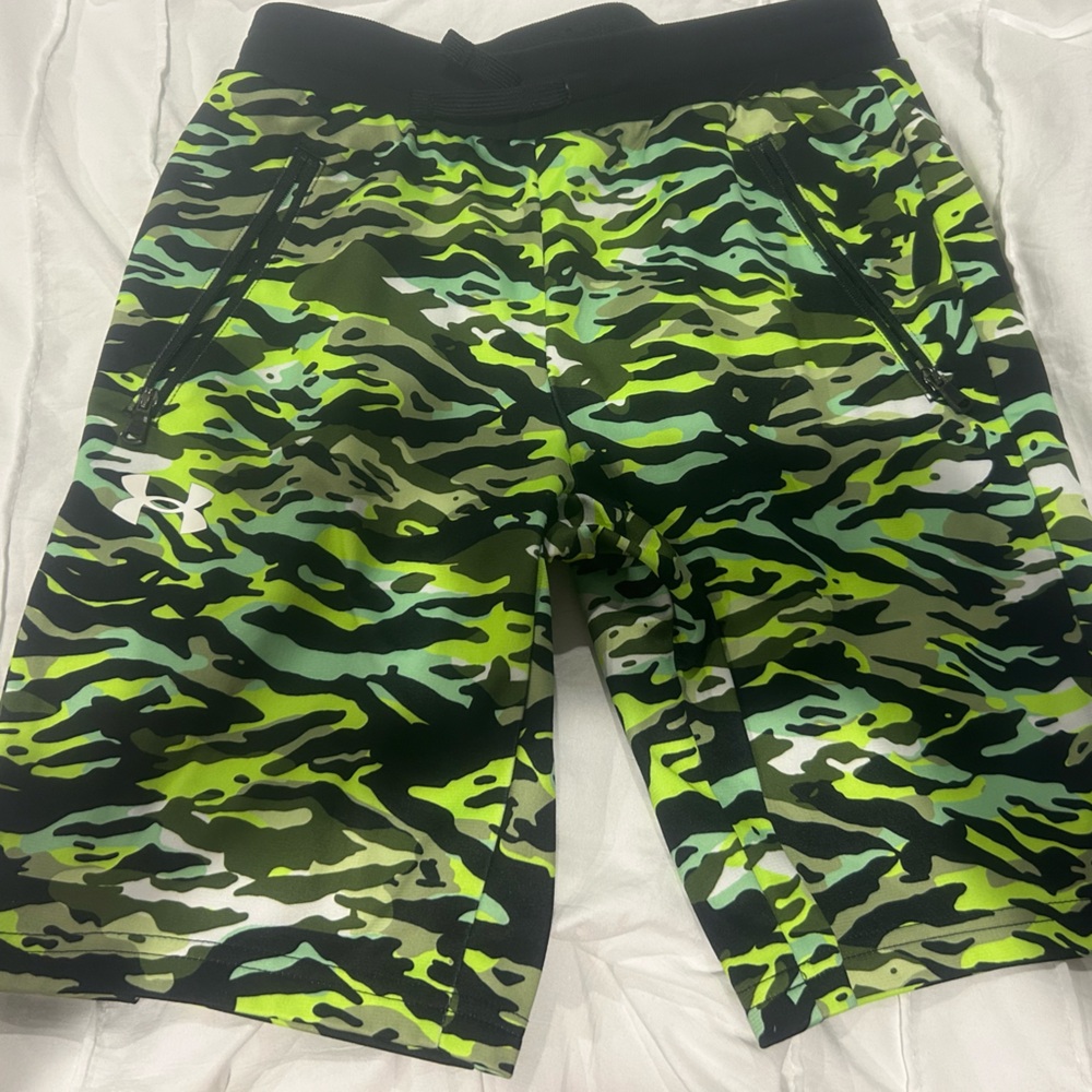 Under Armour Green Camouflage Shorts Boys Youth Large